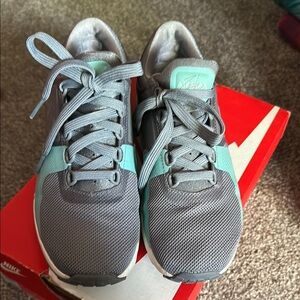 Nike Gray and blue air max zero